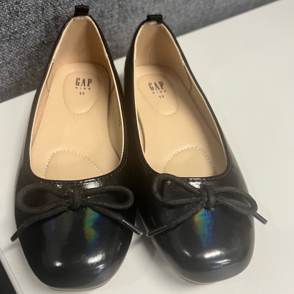 GAP Shiny Black Flats with Bow Accent